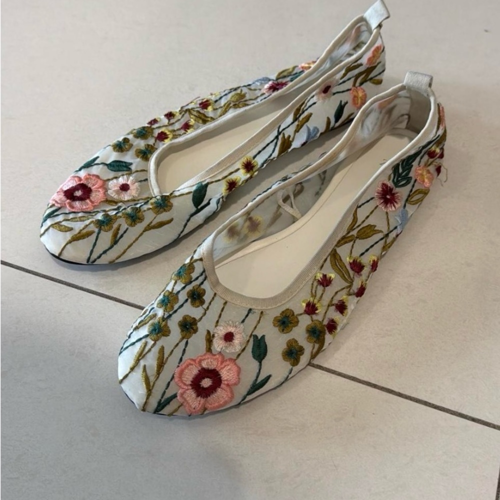 Zara White Embroidered Floral Ballet Flats